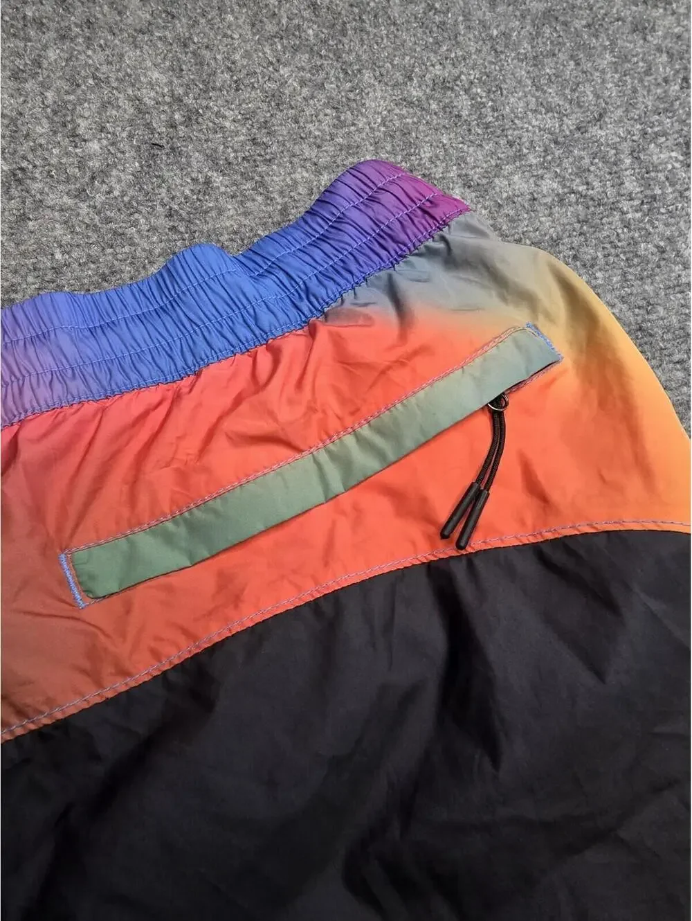 The North Face Hydrenaline Shorts Mens XL Black Rainbow Gradient Wind Shorts